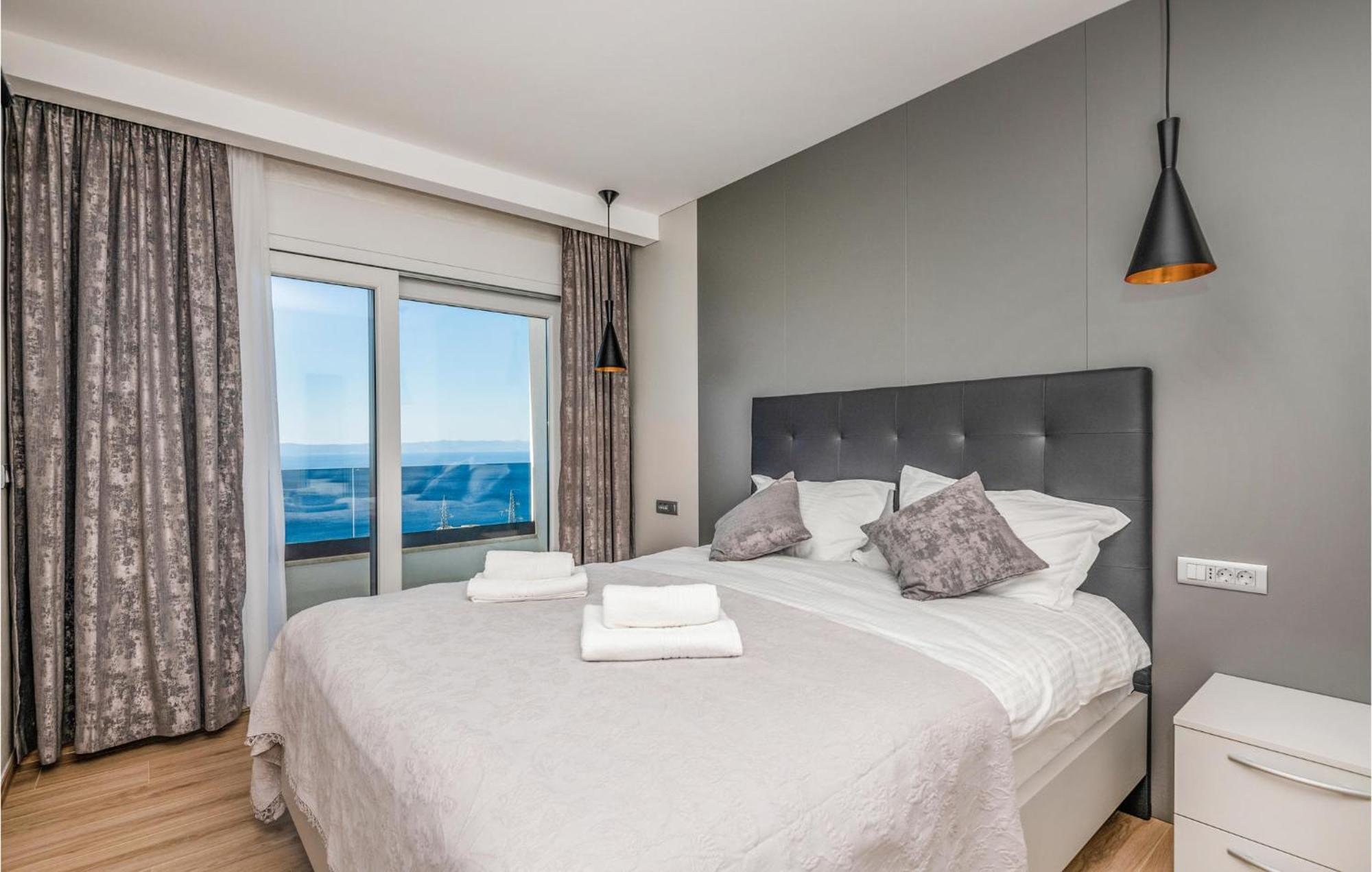 Stunning In With Jacuzzi Makarska