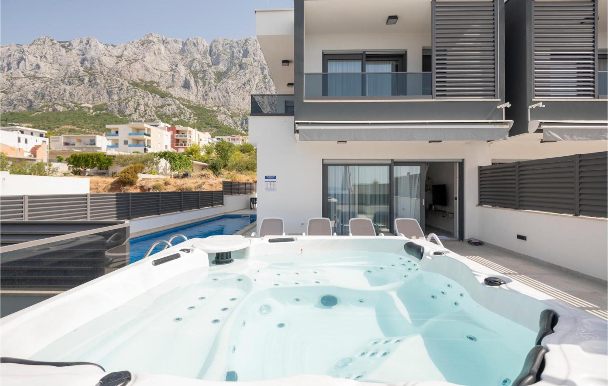 Stunning In With Jacuzzi * Makarska
