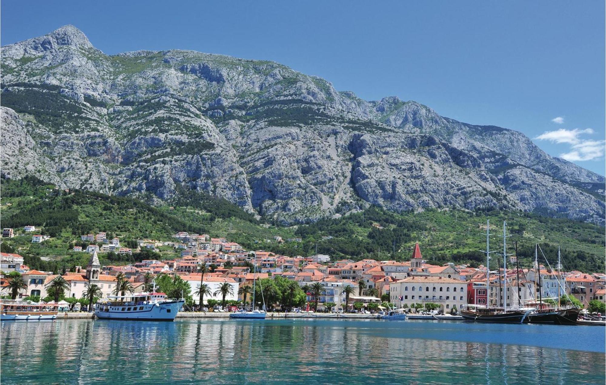 Stunning In With Jacuzzi Makarska
